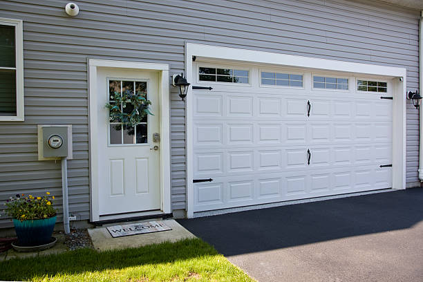 24/7 Emergency Garage Door Panel Replacement experts in Hancock County County, IL